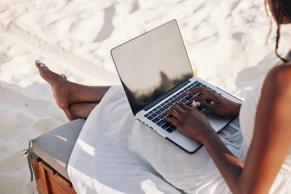 Leading in a Hybrid World: Balancing Remote and In-Office Teams