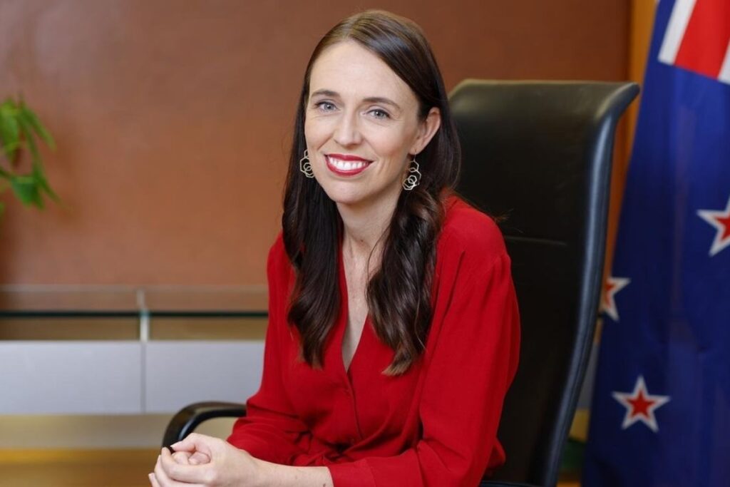 Crisis Management 101: How Great Leaders Navigate Uncertainty | The Business Tycoon