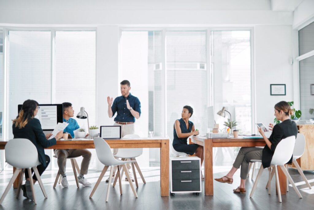 Leading in a Hybrid World: Balancing Remote and In-Office Teams | The Business Tycoon